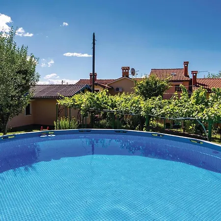 2 Bedroom Amazing In Laurana