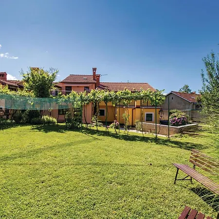 Awesome In With House Sea View Apartament