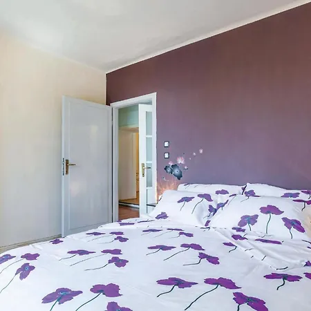 Awesome In With House Sea View Apartament