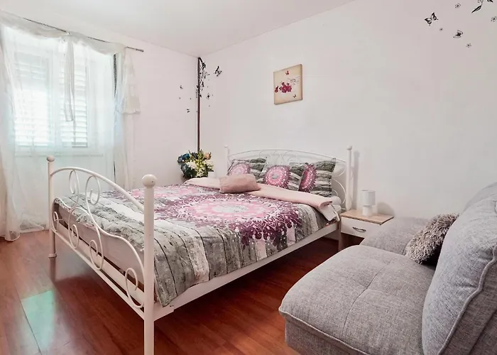 In With Wifi Apartment *